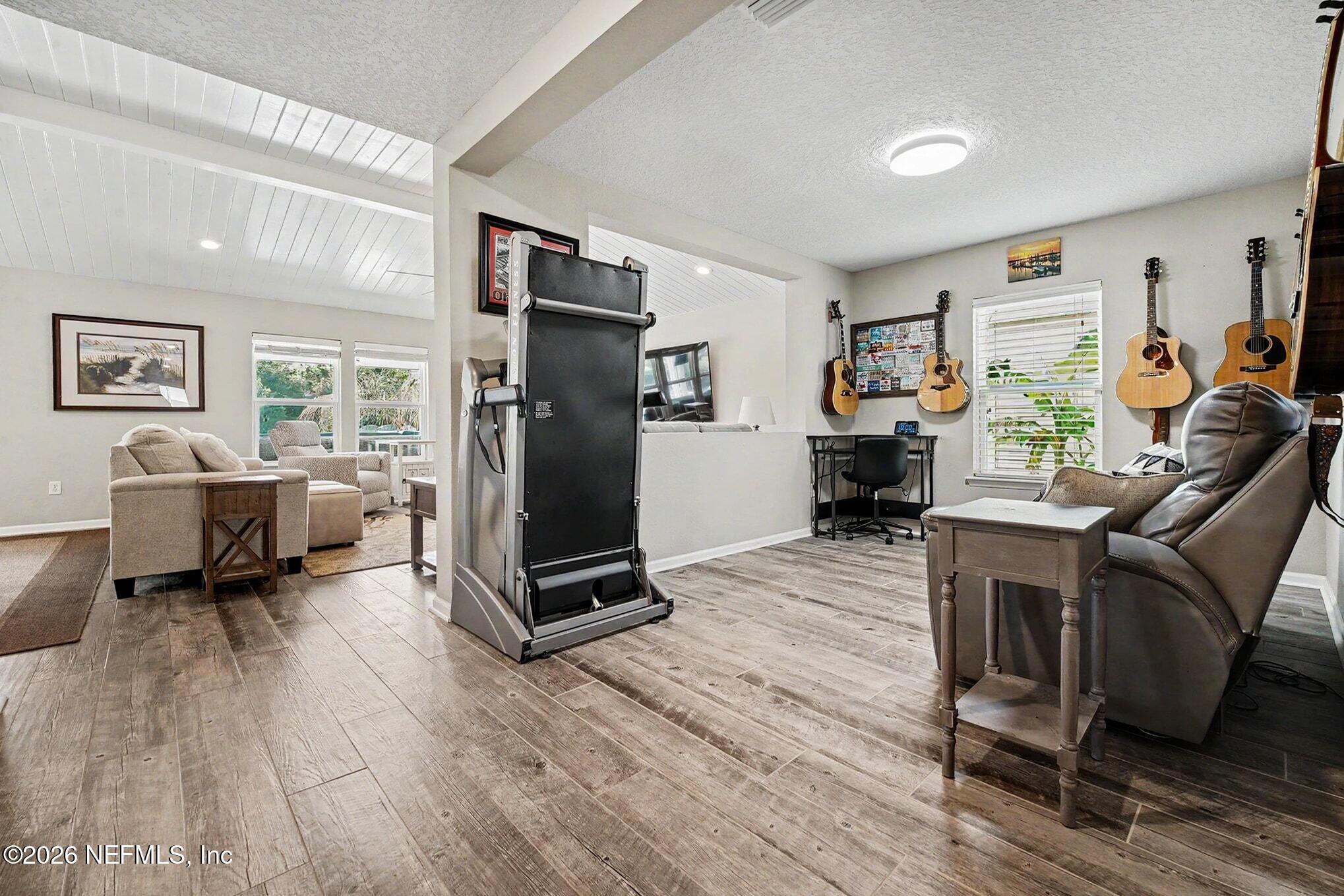 16013 HUTTON Lane