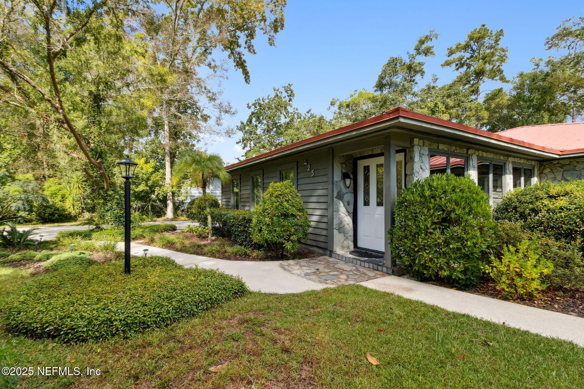 425 BLAKE Avenue