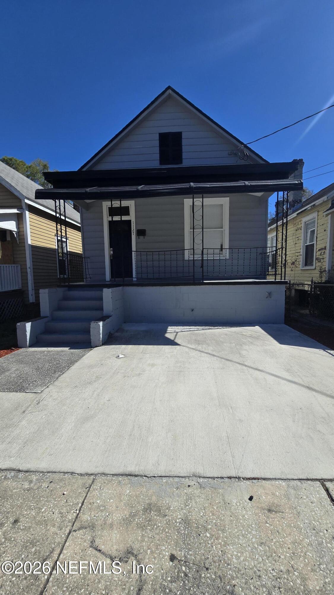 1127 SPEARING Street