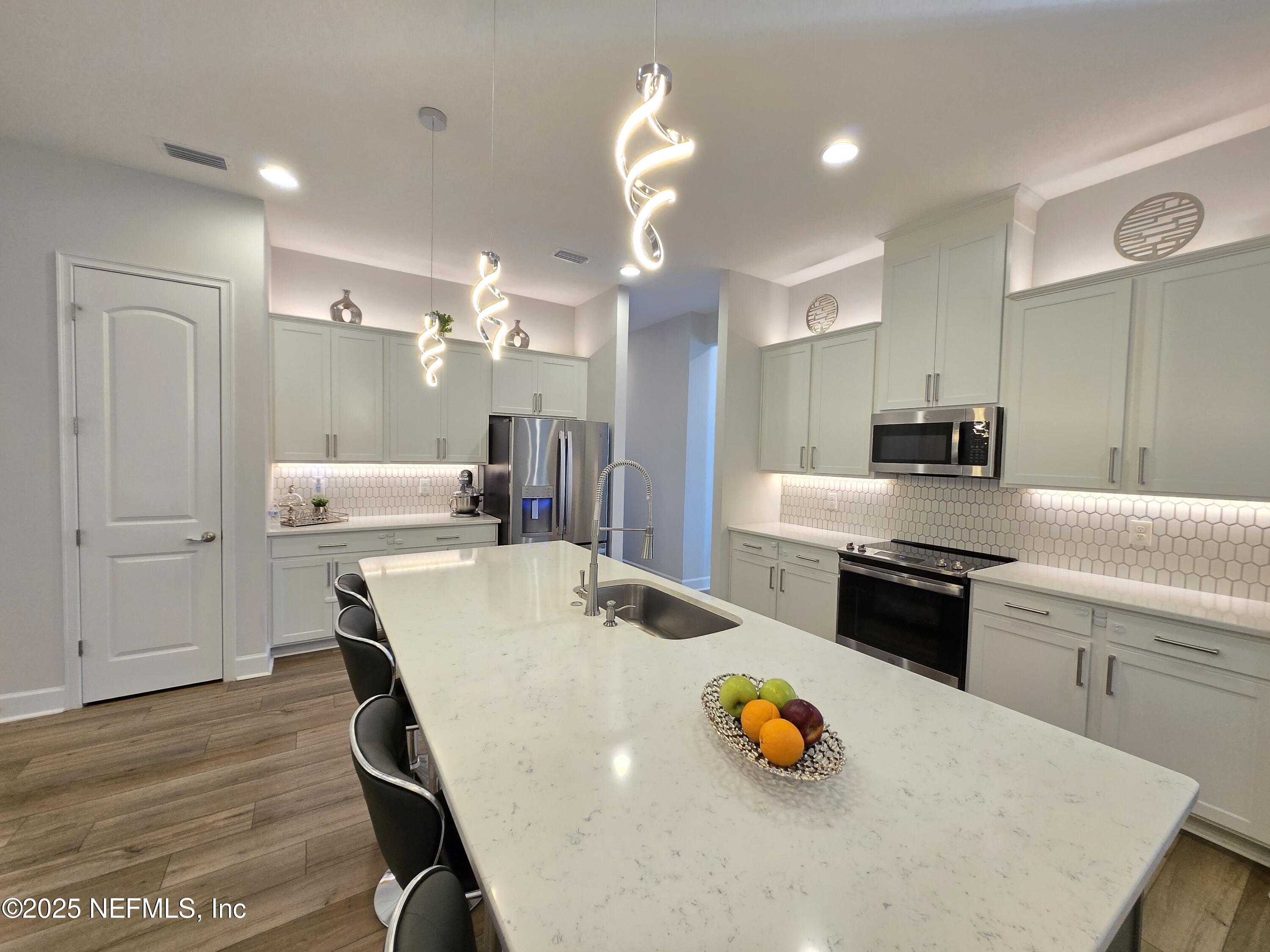 37 SUZANNE LAKE Drive