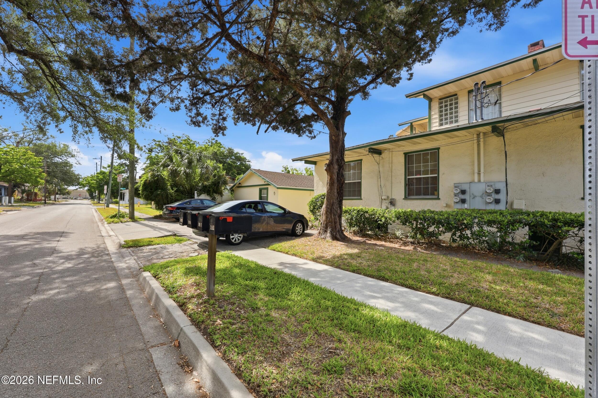1805 PERRY Place