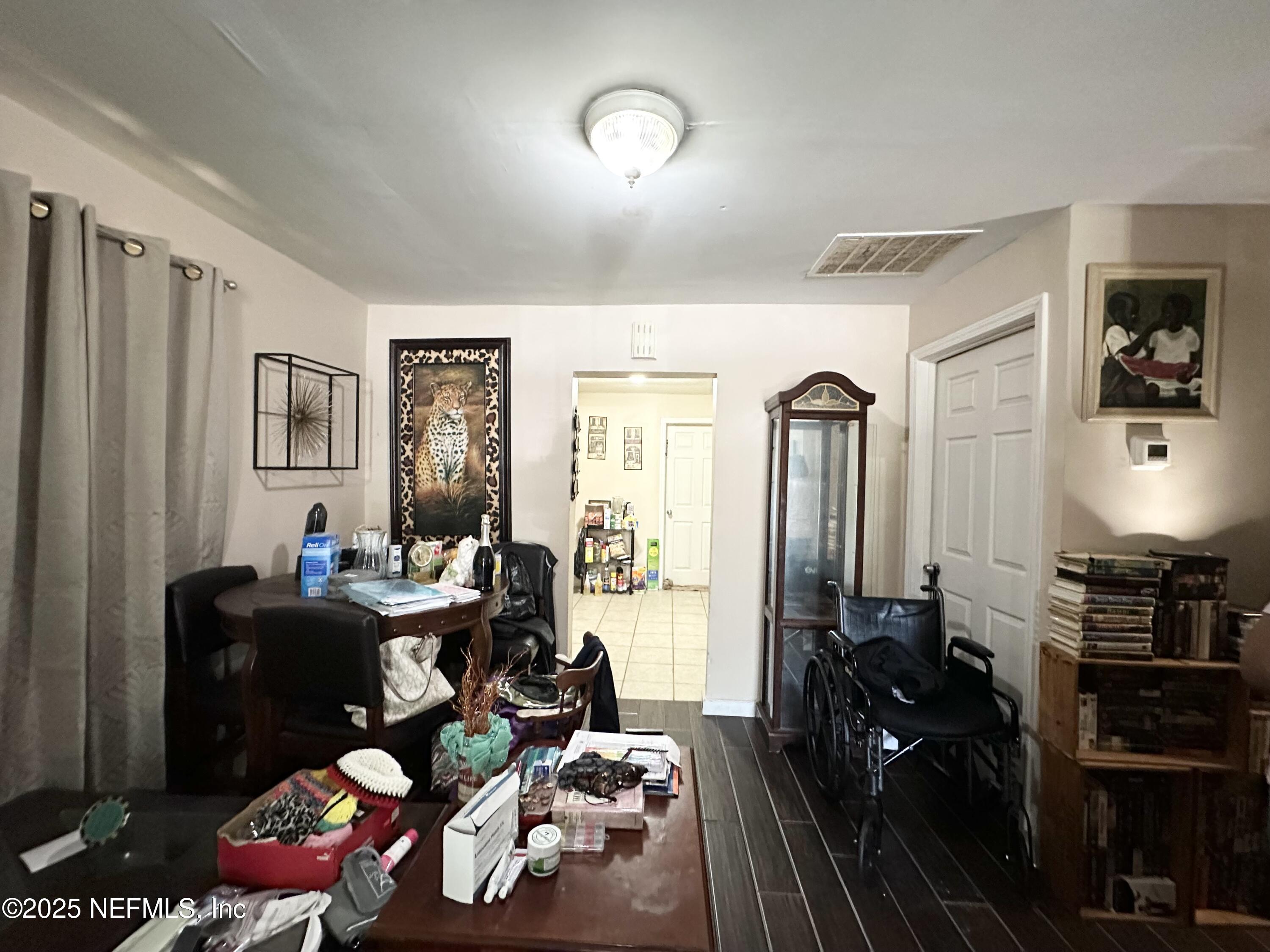 1433 W 13TH Street