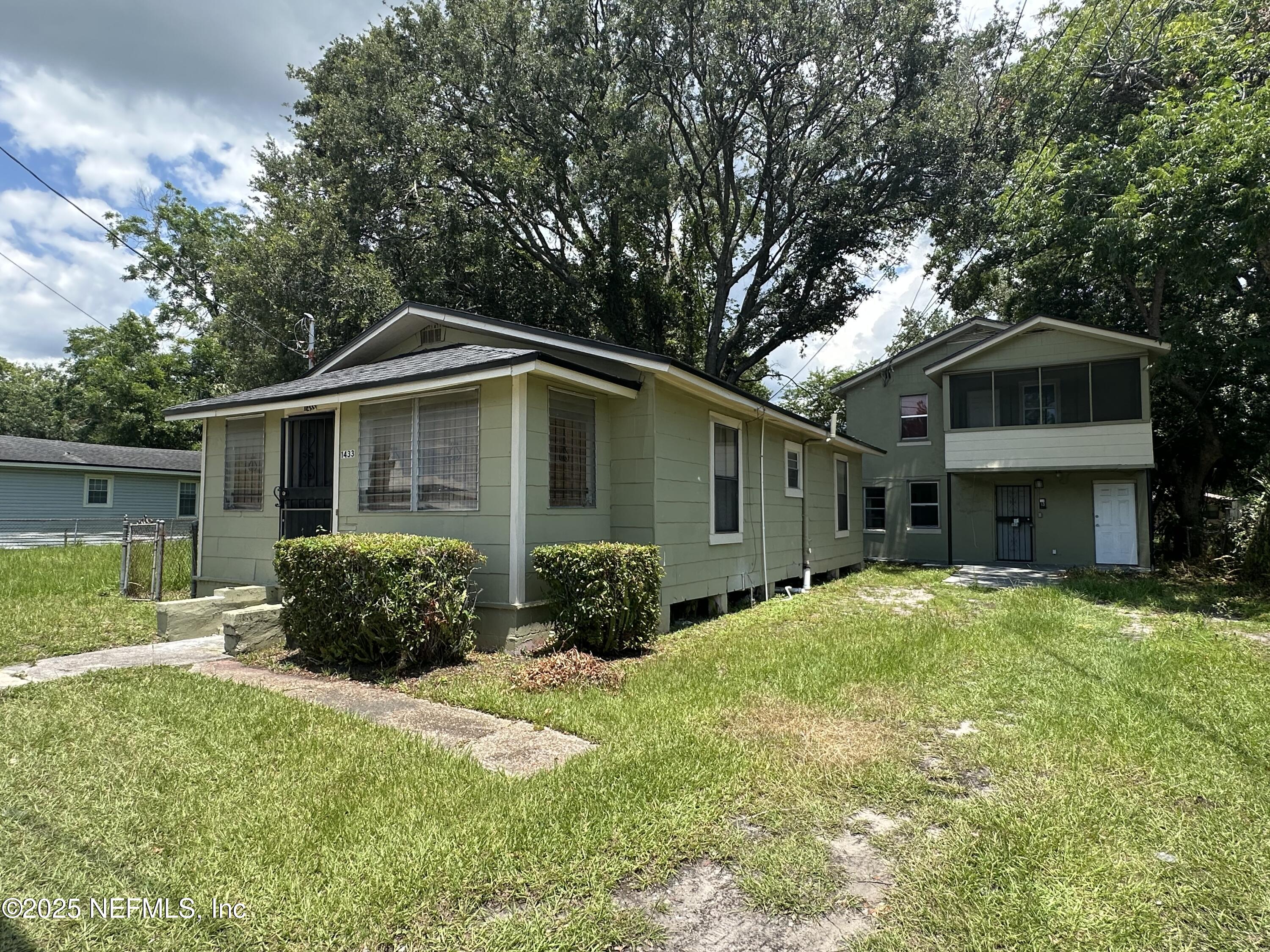 1433 W 13TH Street