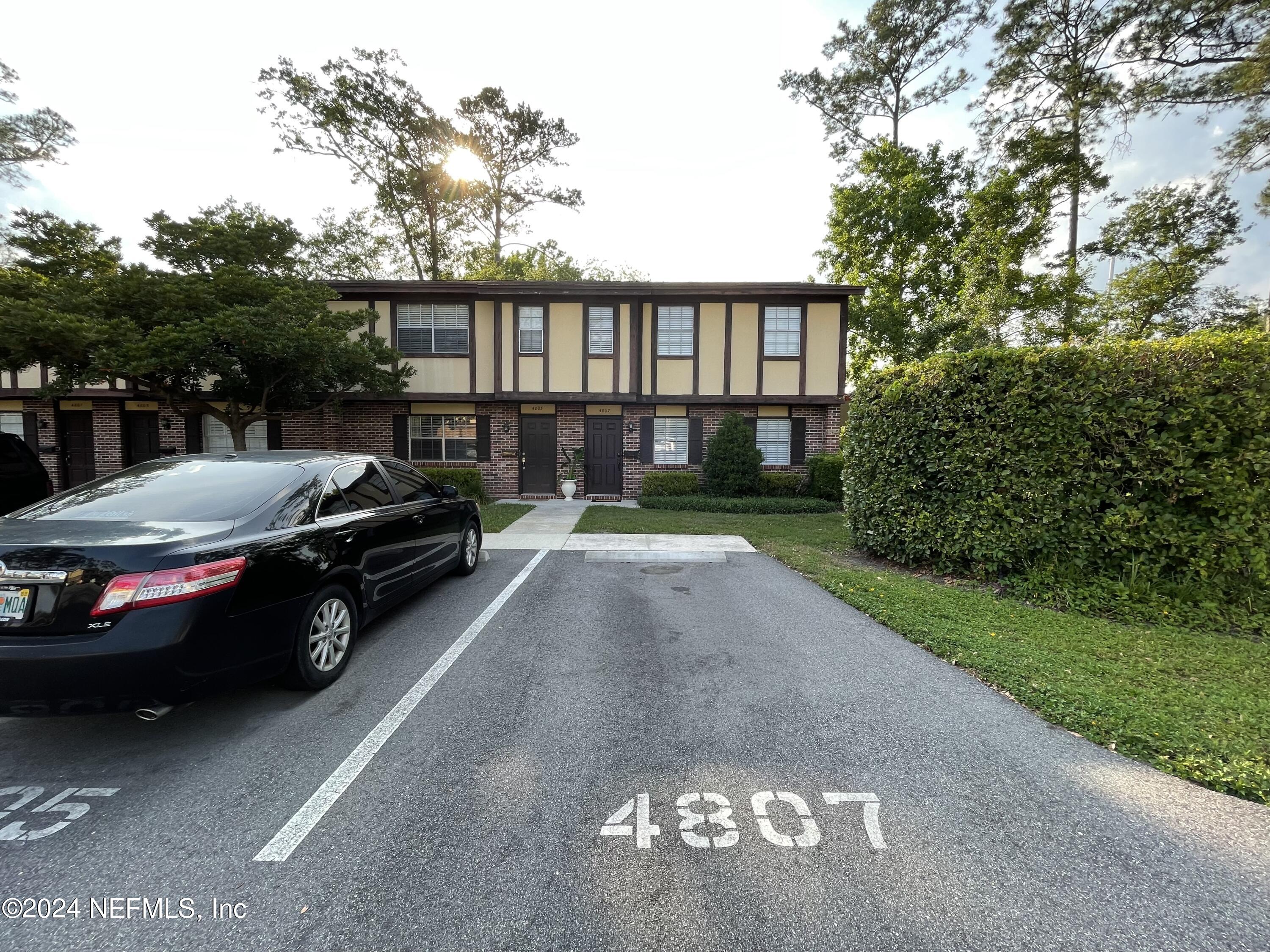 View Jacksonville, FL 32217 condo