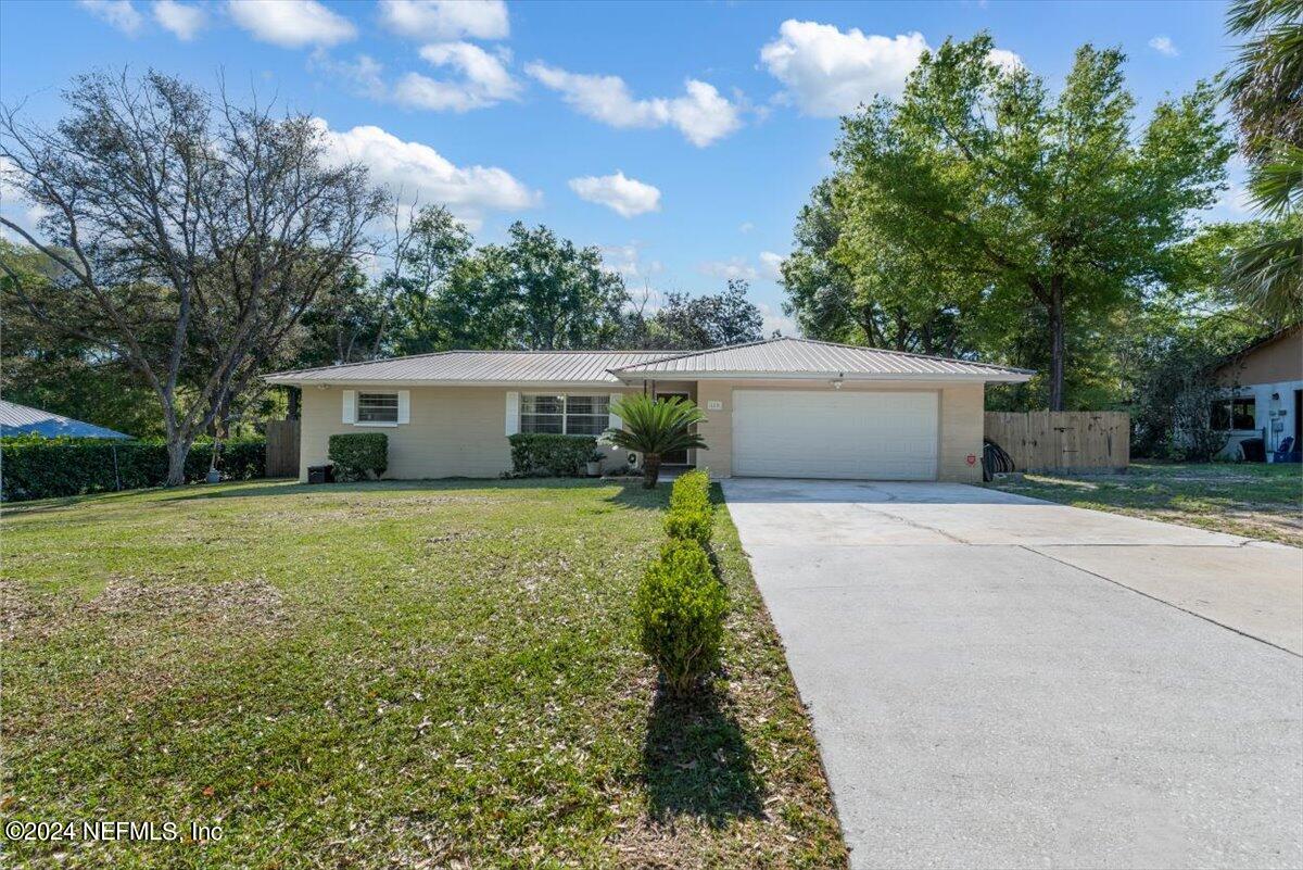 Keystone Heights, FL home for sale located at 625 SW Highland Avenue, Keystone Heights, FL 32656