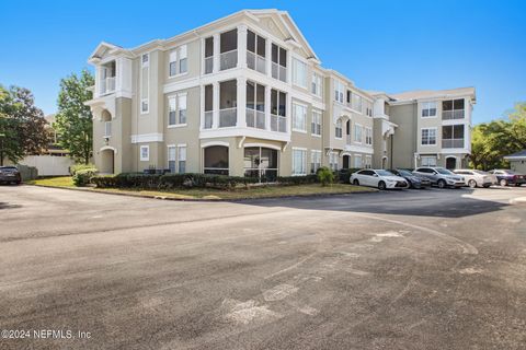 Condominium in Jacksonville FL 8290 GATE Parkway.jpg