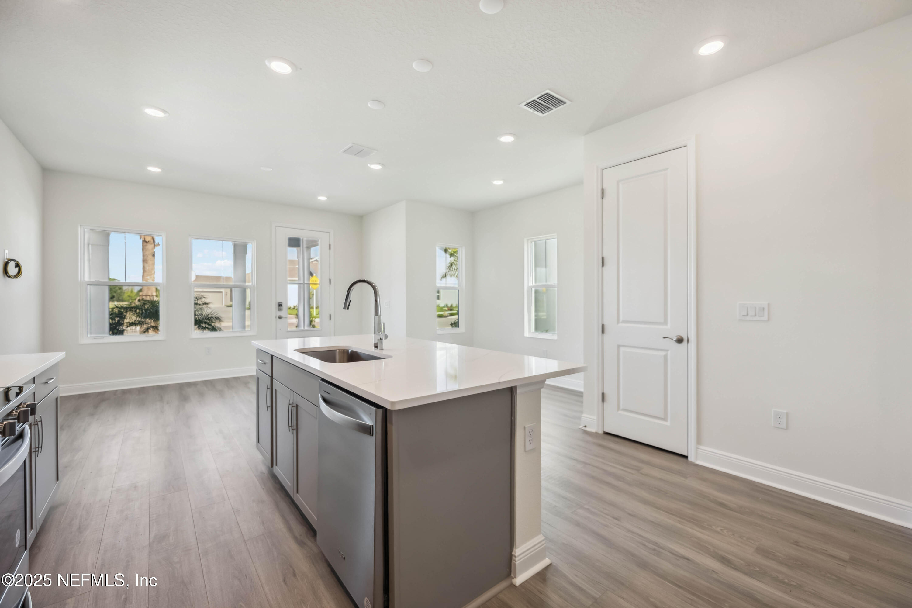 14 N BEACH Avenue