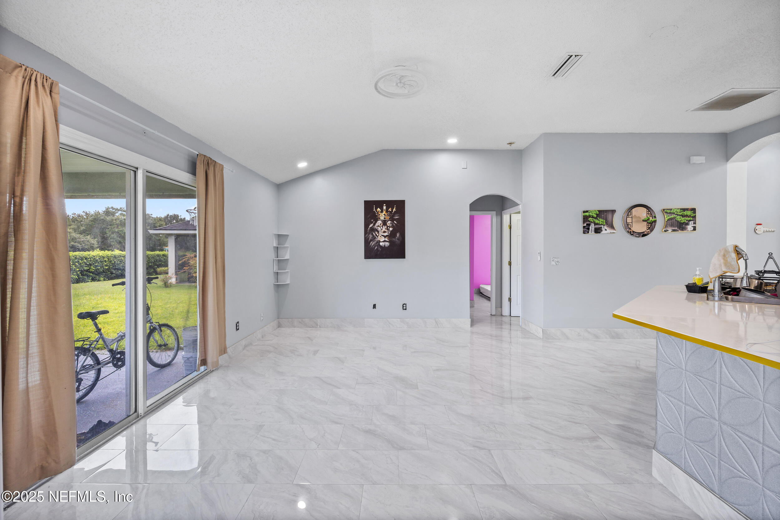 816 OAK ARBOR Circle