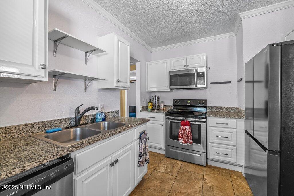 533 W 18TH Street