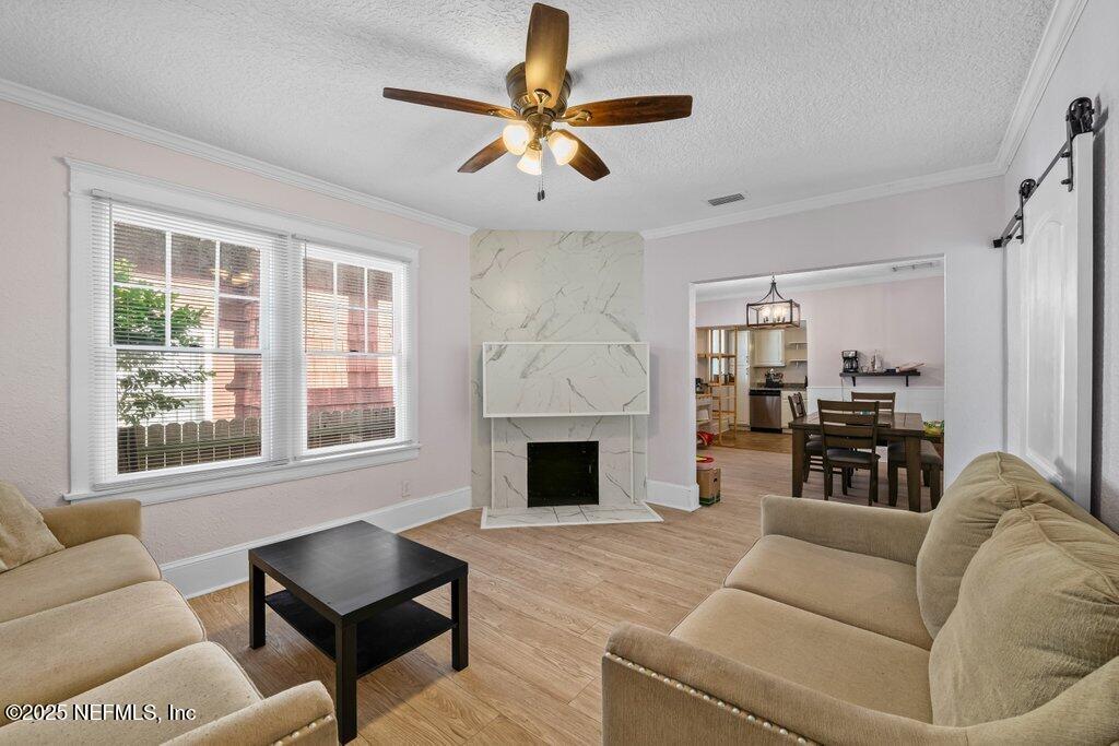 533 W 18TH Street