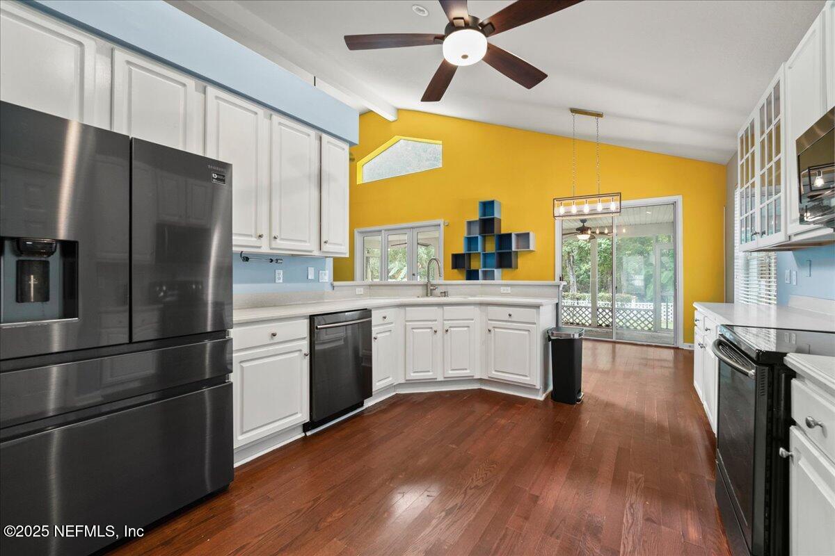 8566 ETHANS GLEN Terrace