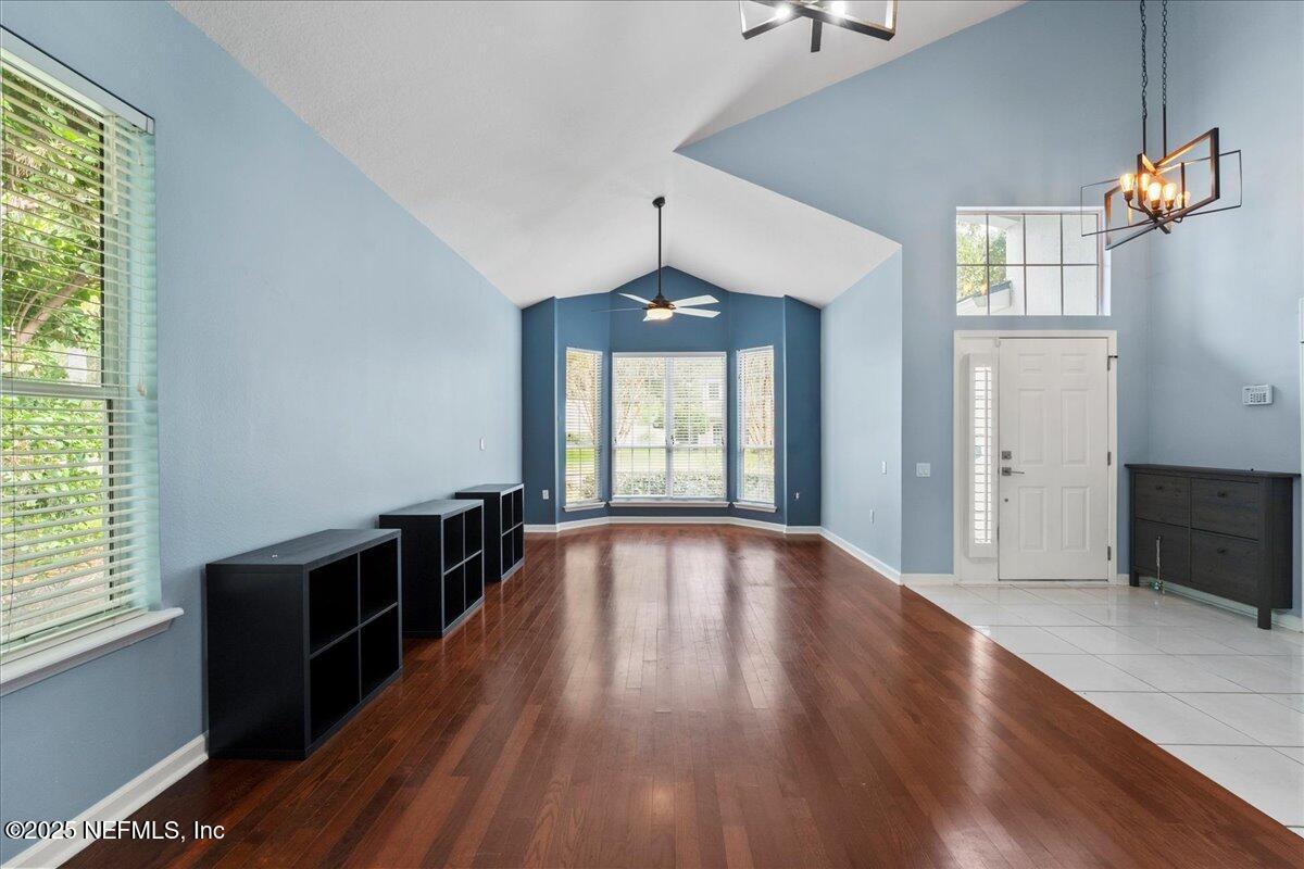 8566 ETHANS GLEN Terrace