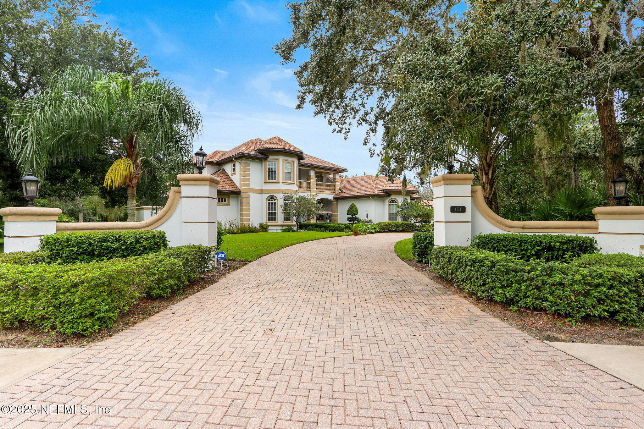 101 MONARCH Court