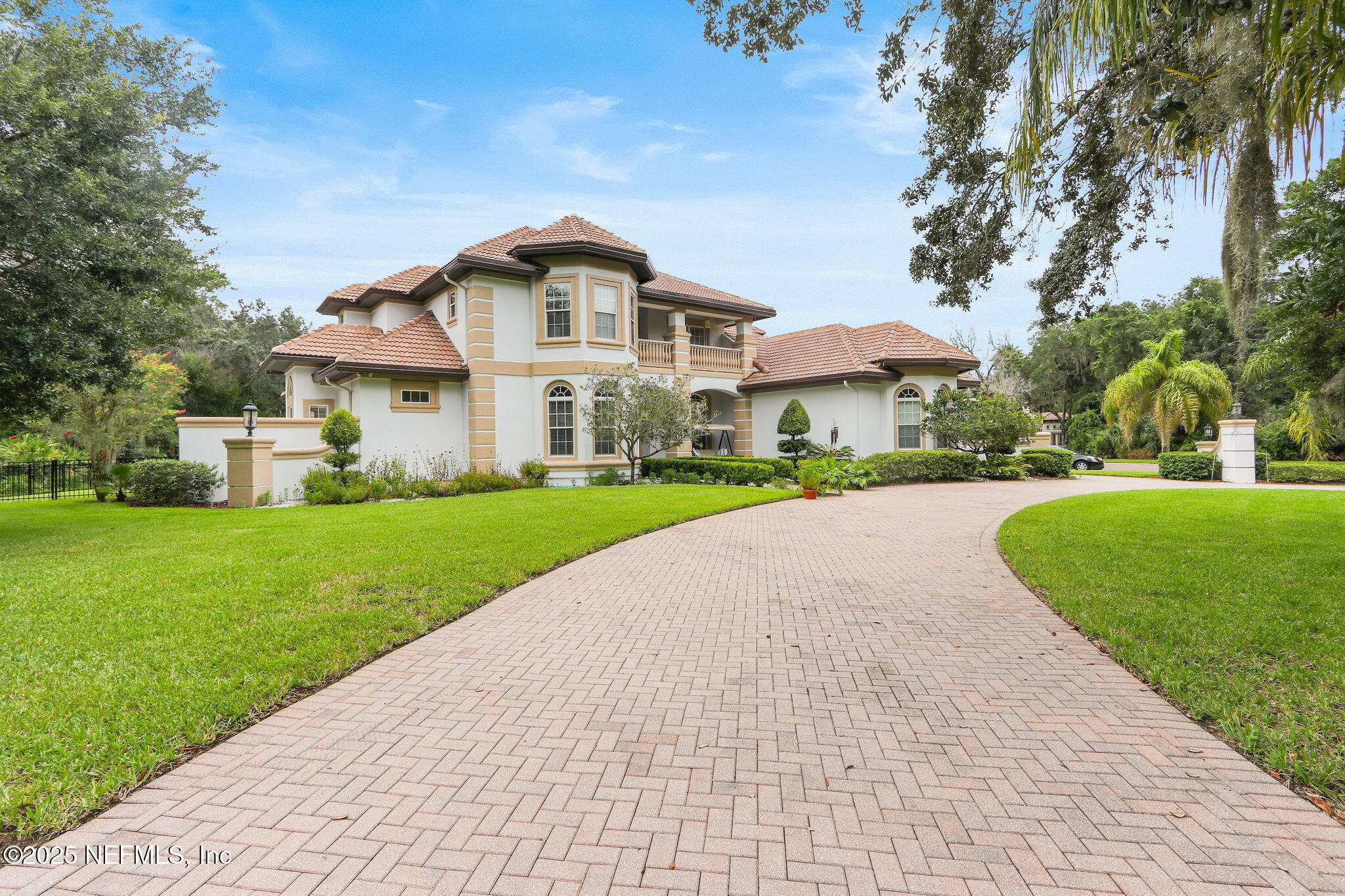 101 MONARCH Court