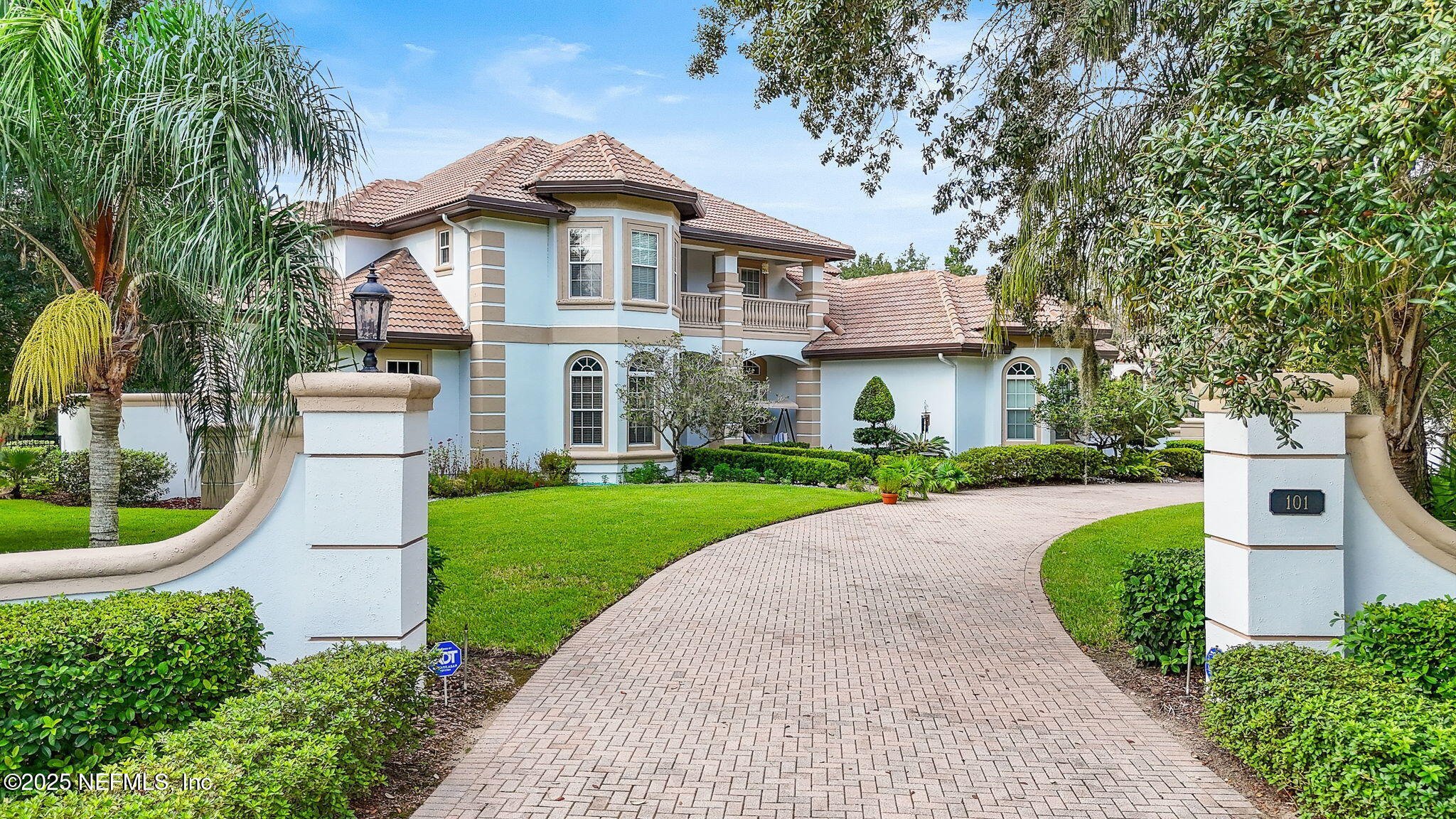 101 MONARCH Court