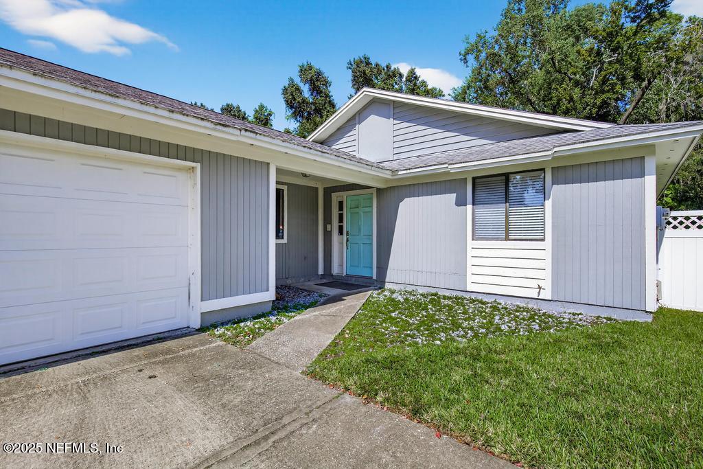 8253 LAKE WOODBOURNE Drive E