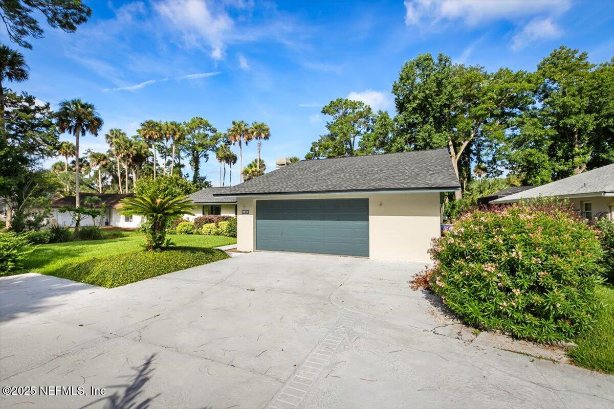 110 ABALONE Lane W