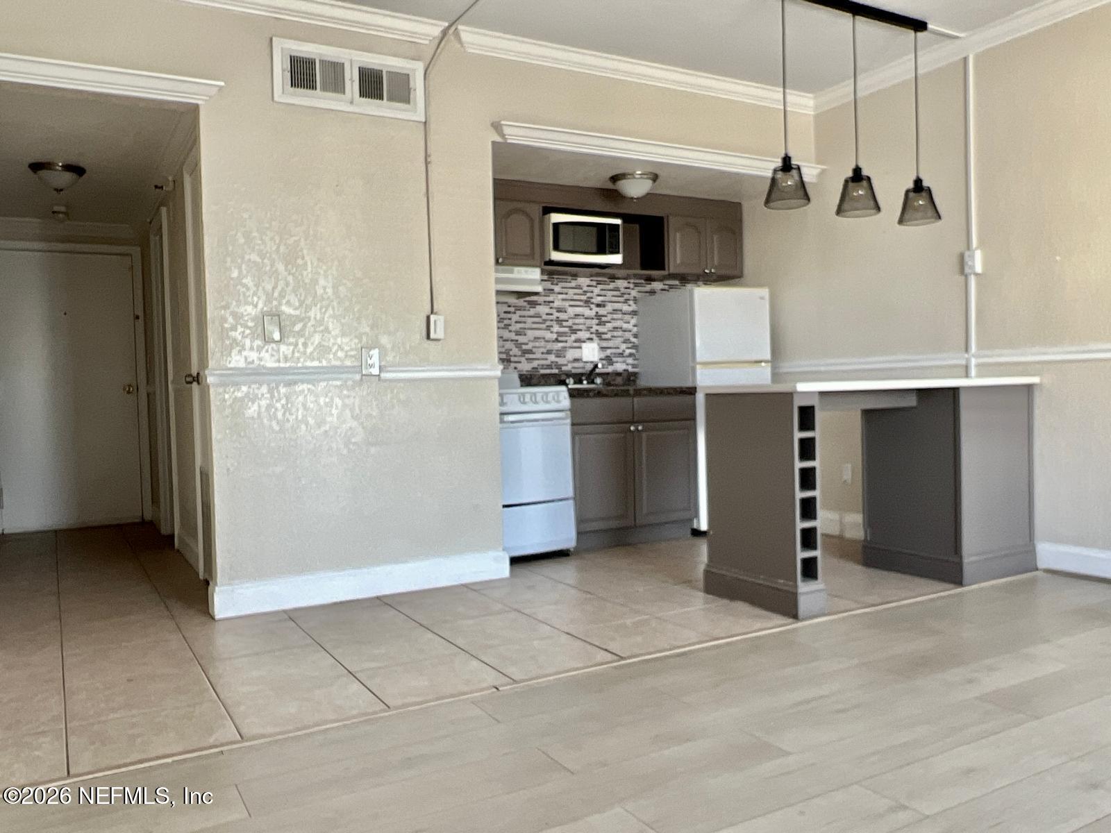 311 W ASHLEY Street 1111