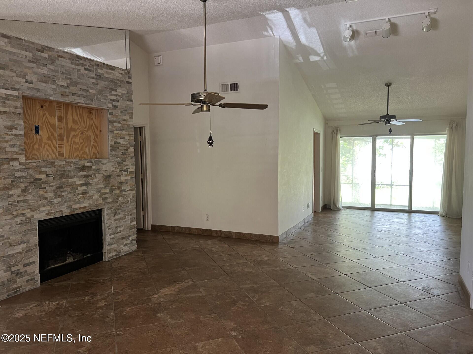 1102 WOOD HILL Place 1102