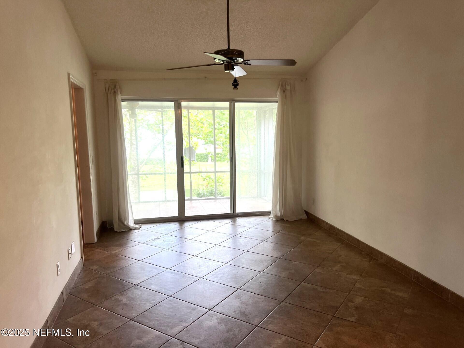 1102 WOOD HILL Place 1102