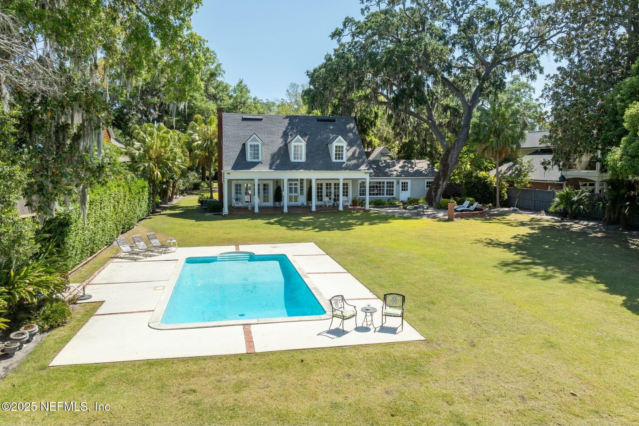 1301 REDBUD Lane