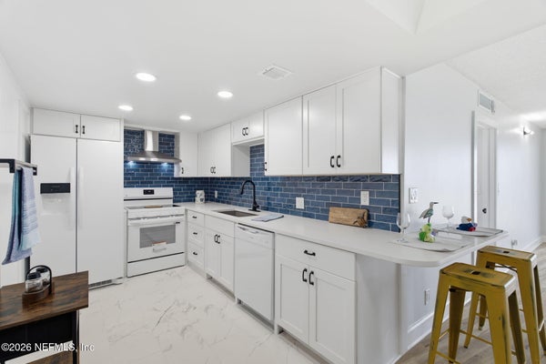 1601 OCEAN DR S APT 203, JACKSONVILLE BEACH, FL 32250 - Image 4f5b06e6d822d9d4b4e15d8d71721dfb/3023883325