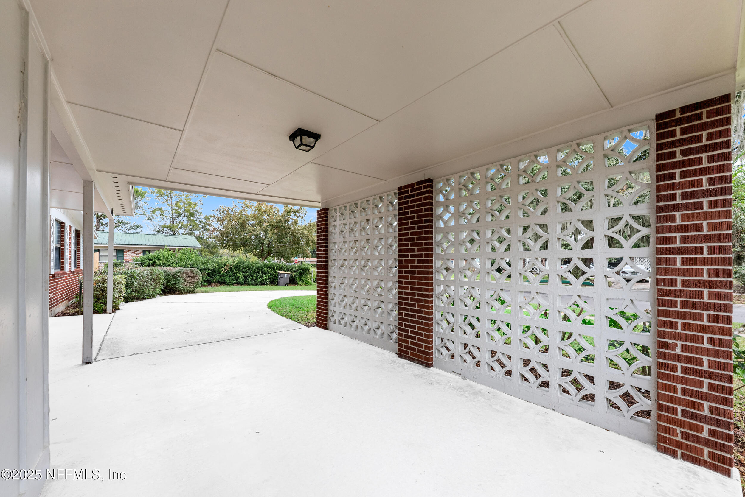 1116 PALISADES Drive