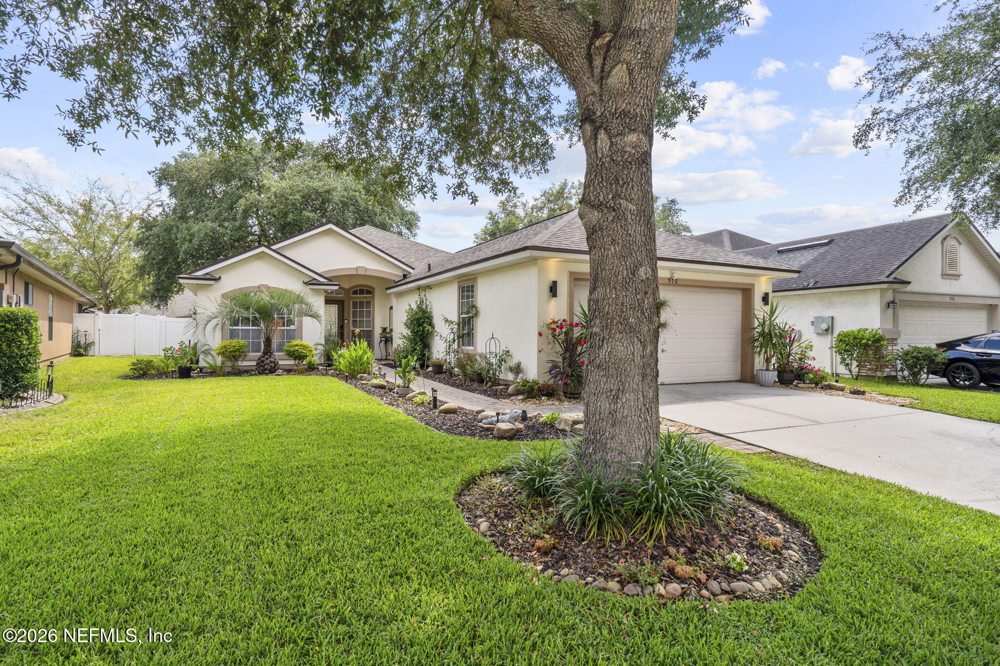 910 THOROUGHBRED Drive