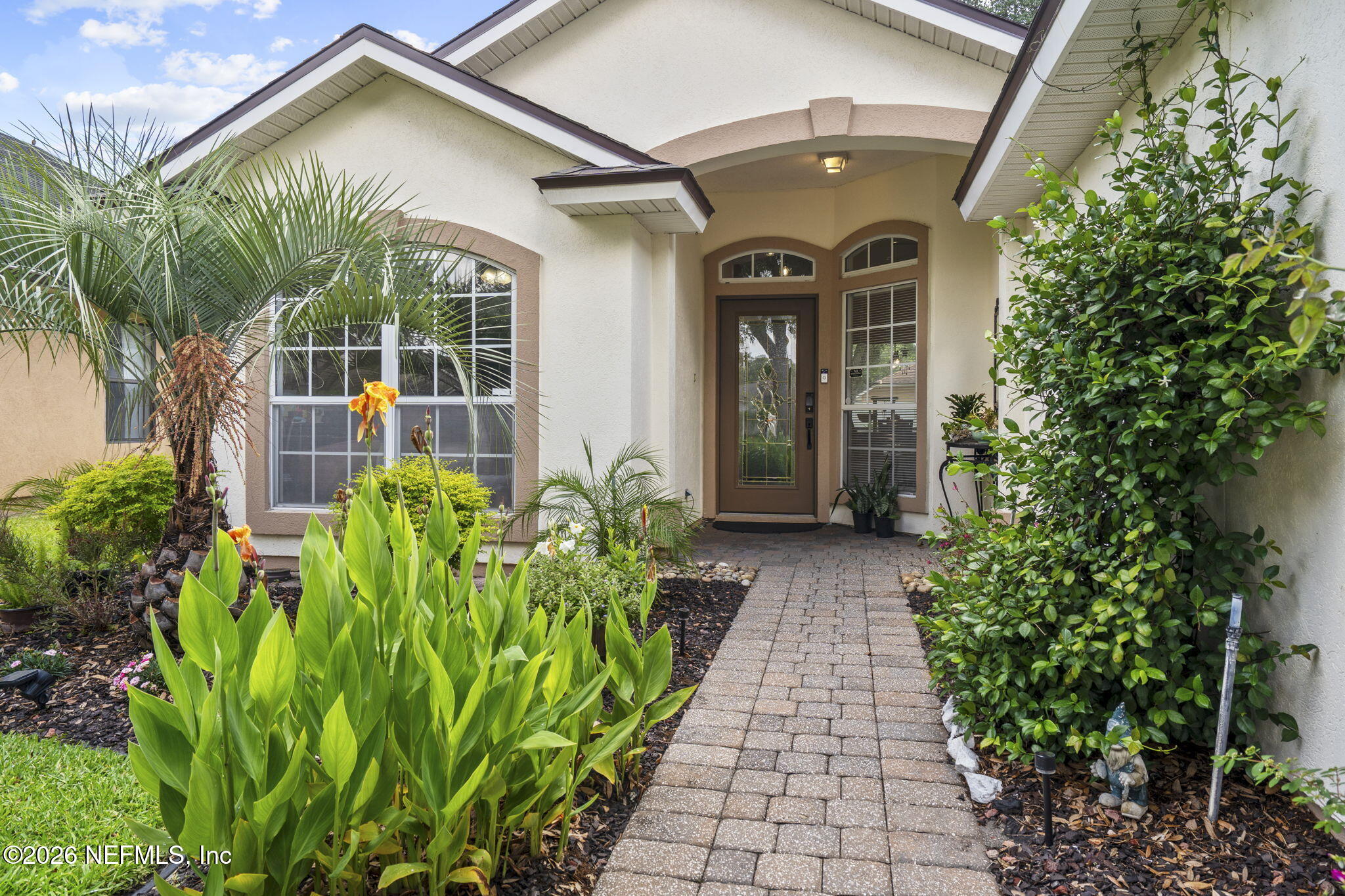 910 THOROUGHBRED Drive