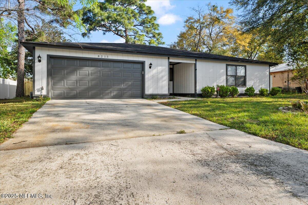 8215 SAILMAKER Lane