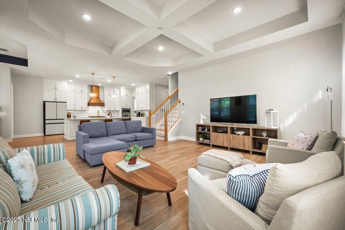 419 PALM CREST Drive