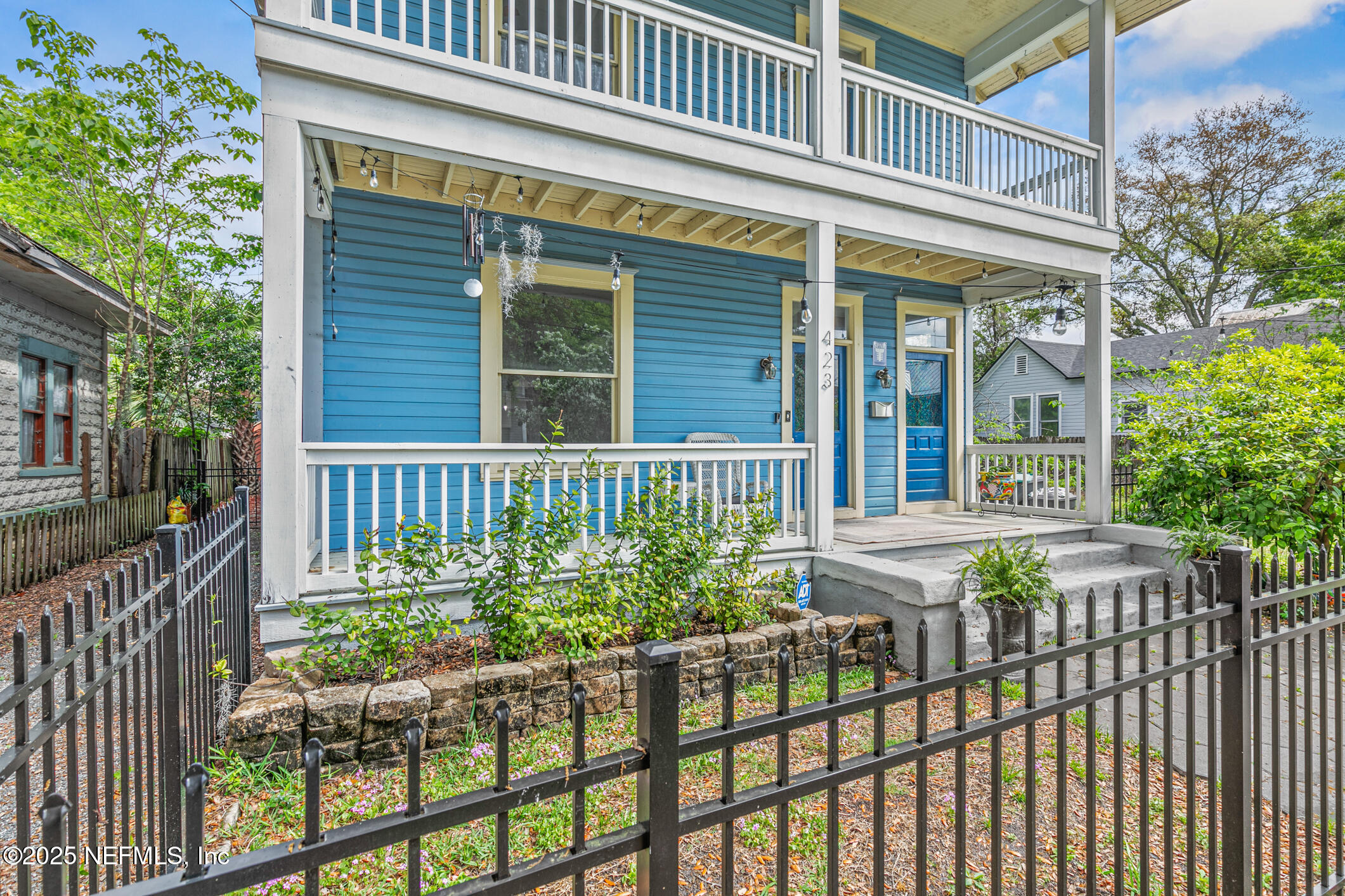 423 WALNUT Court