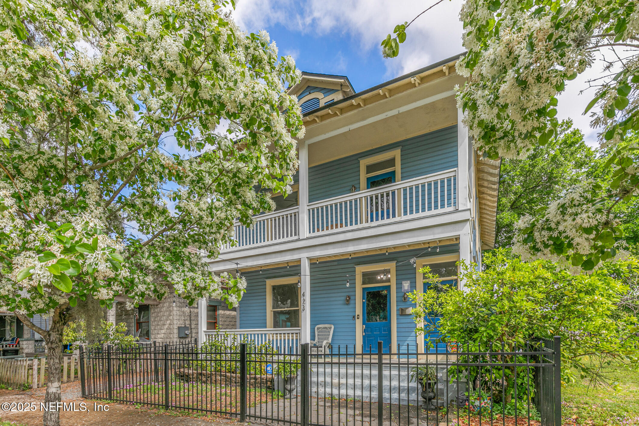 423 WALNUT Court