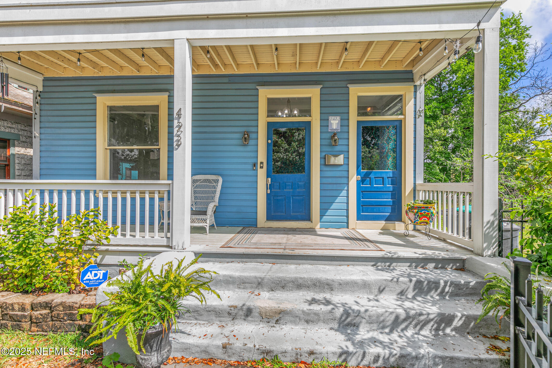 423 WALNUT Court