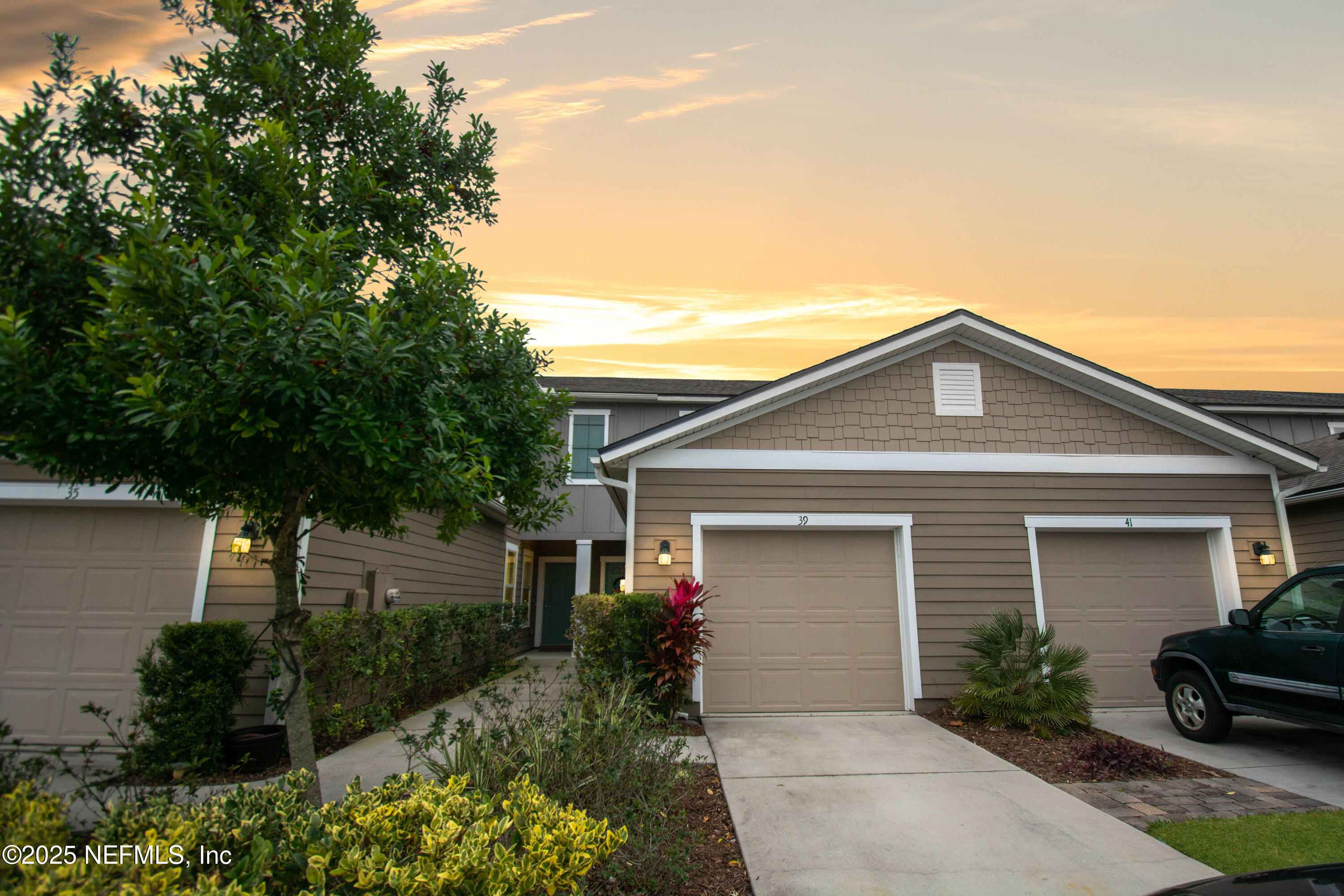 39 WHITLAND Way