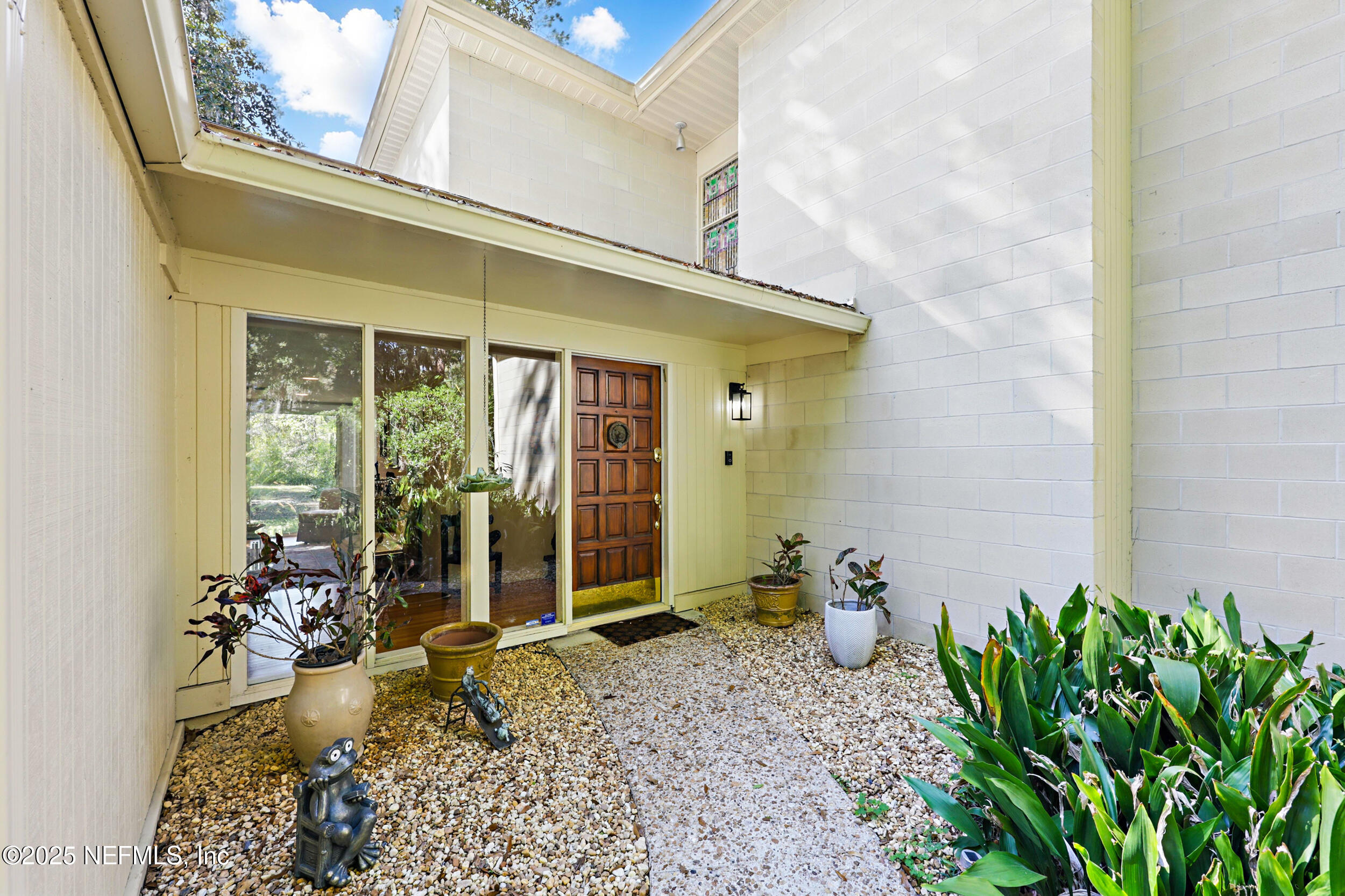 2916 FOREST Circle
