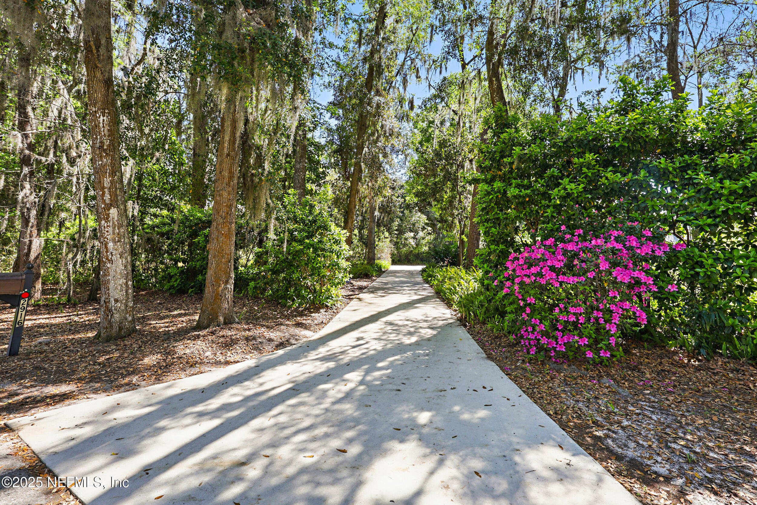 2916 FOREST Circle