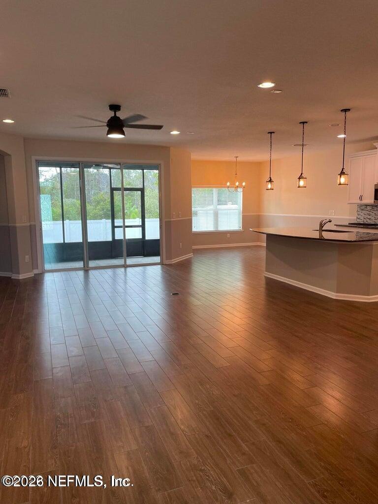 81051 LEESIDE Court