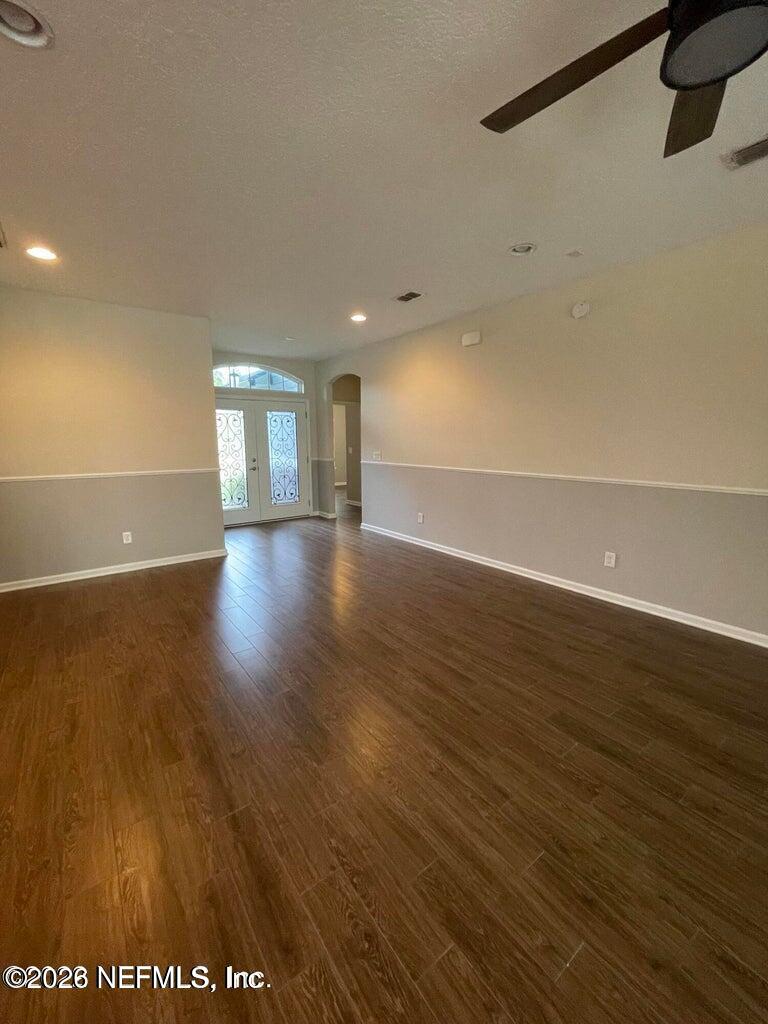 81051 LEESIDE Court