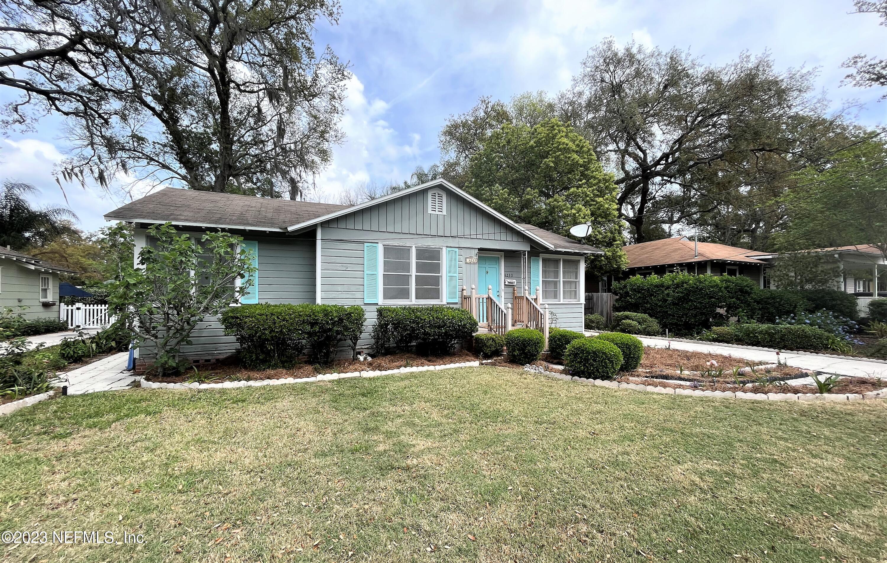 4233 COLONIAL Avenue
