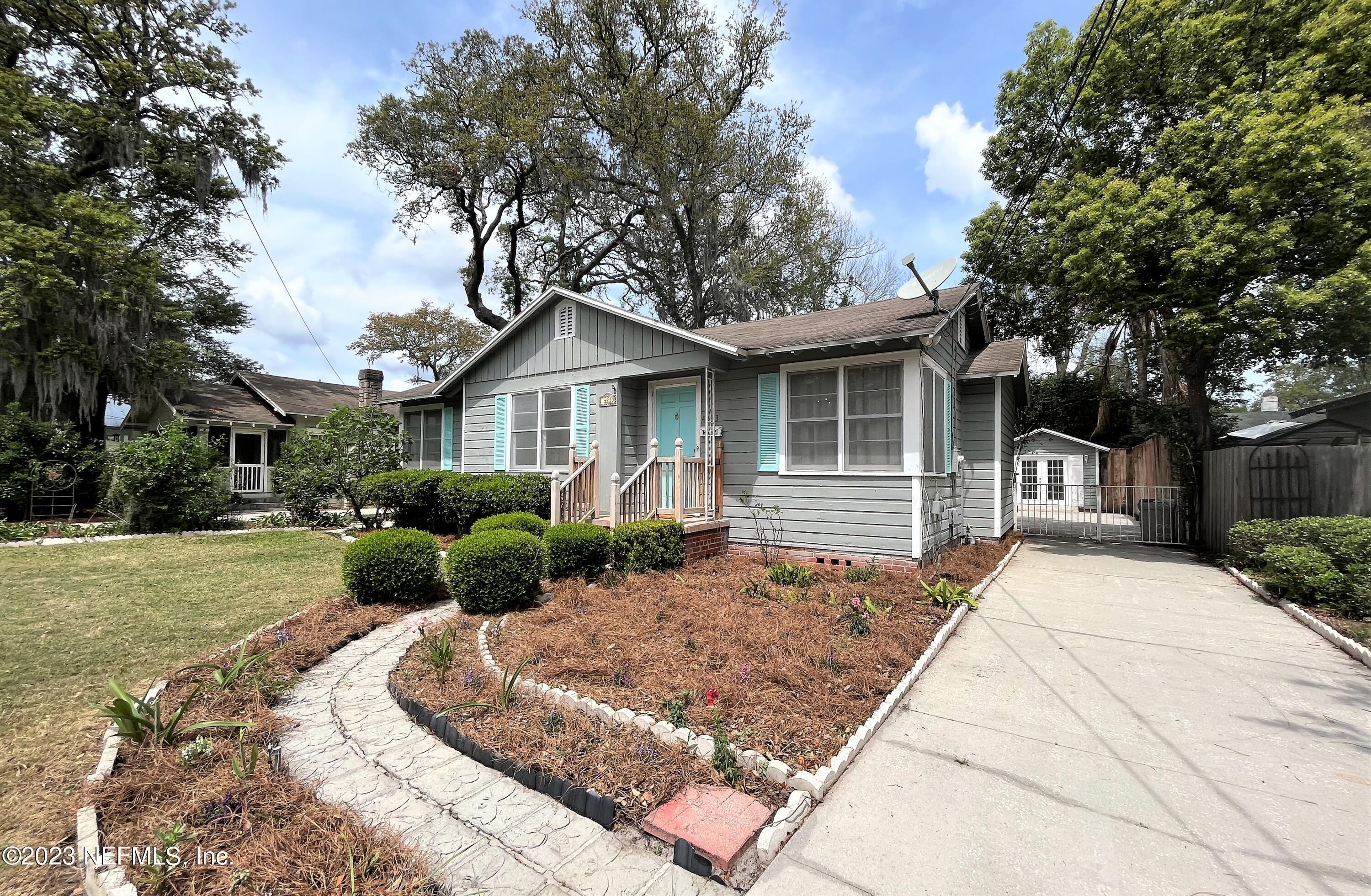 4233 COLONIAL Avenue