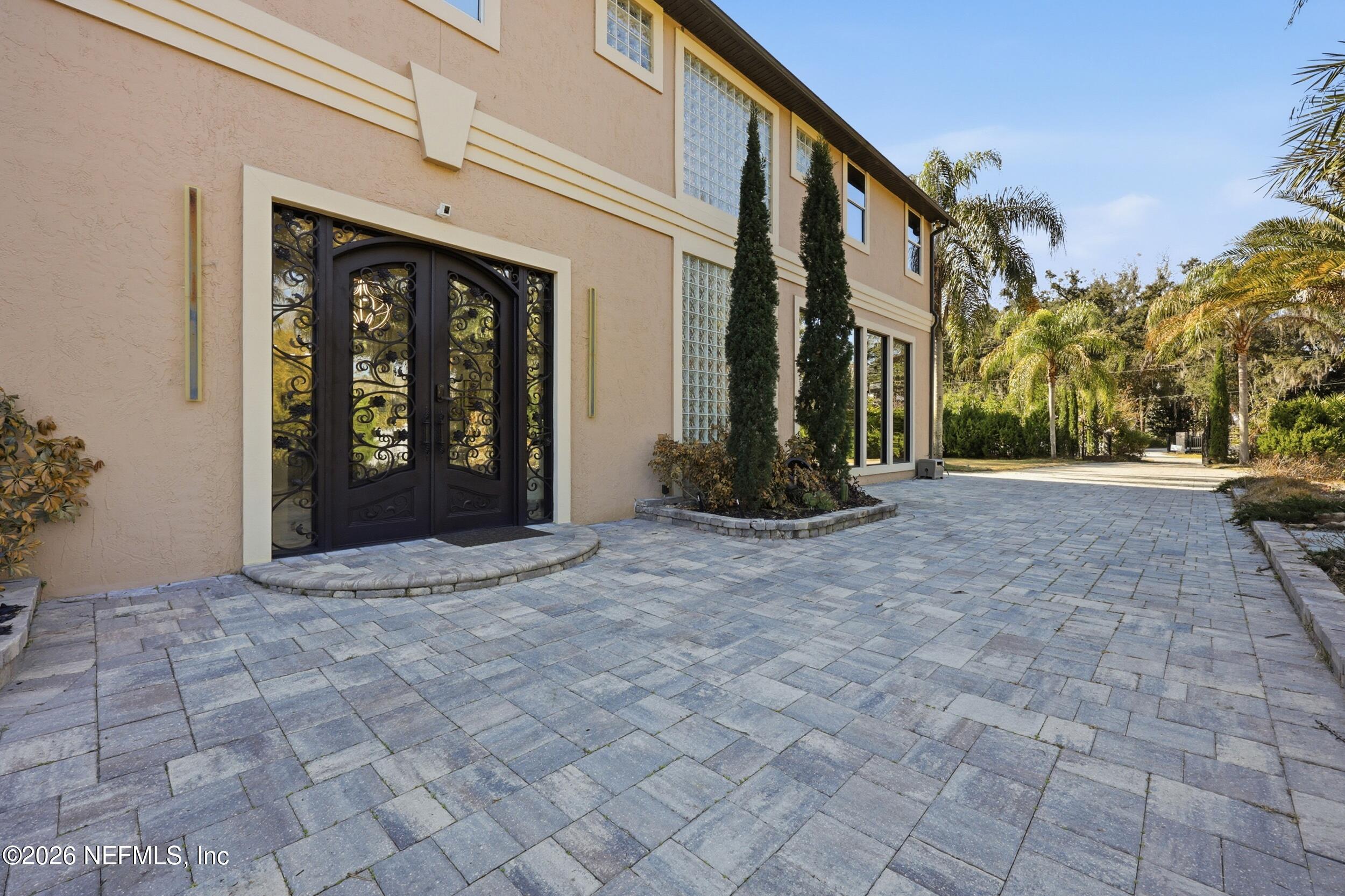 1450 WENTWORTH Avenue