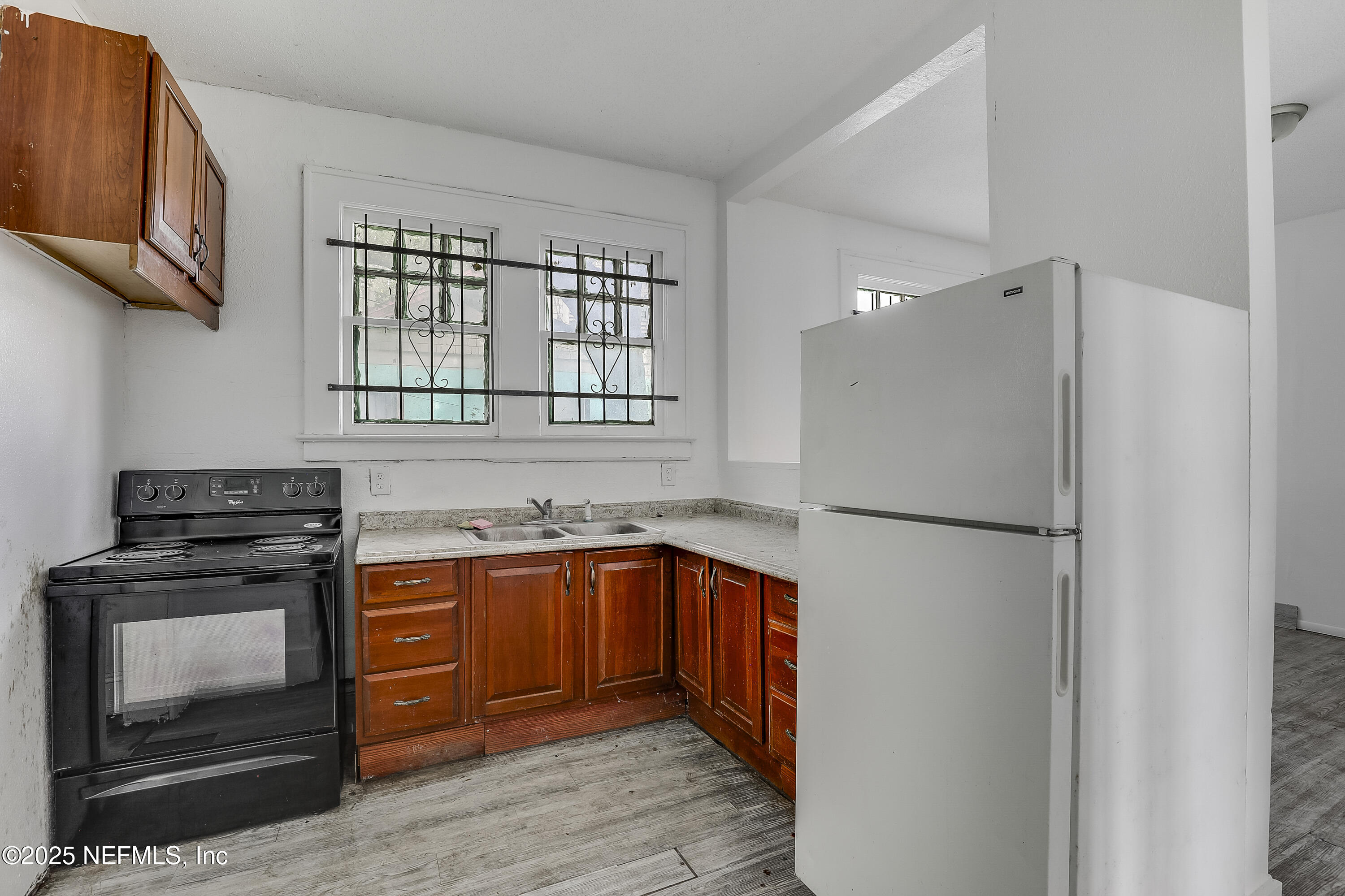 230 E 19TH Street