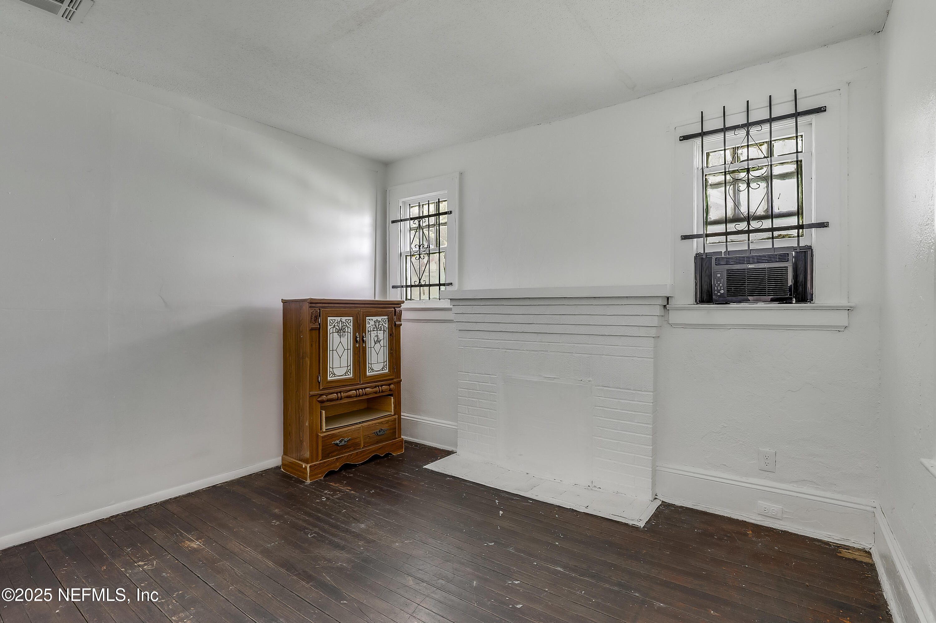 230 E 19TH Street