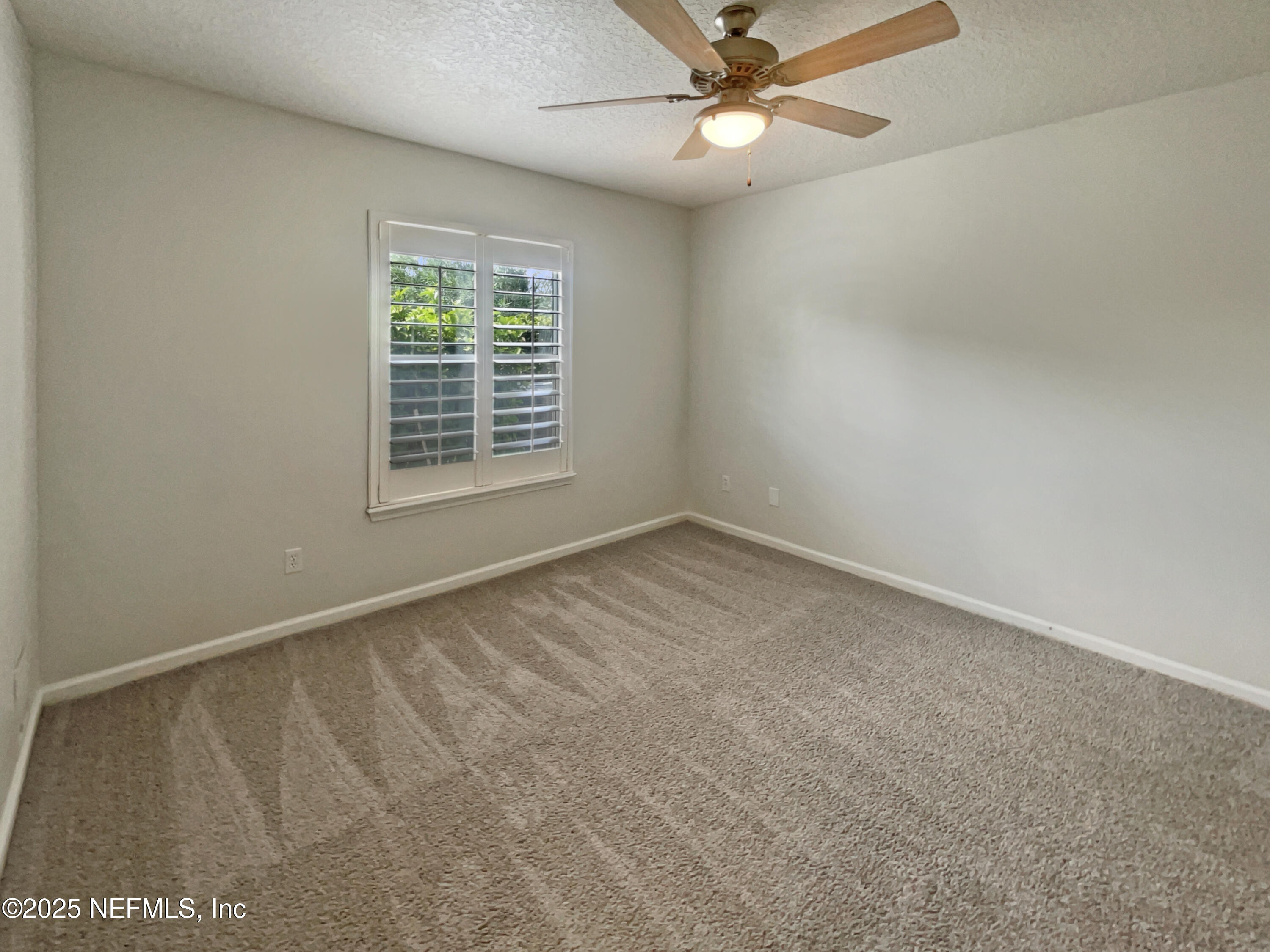 680 LADY LAKE Road W