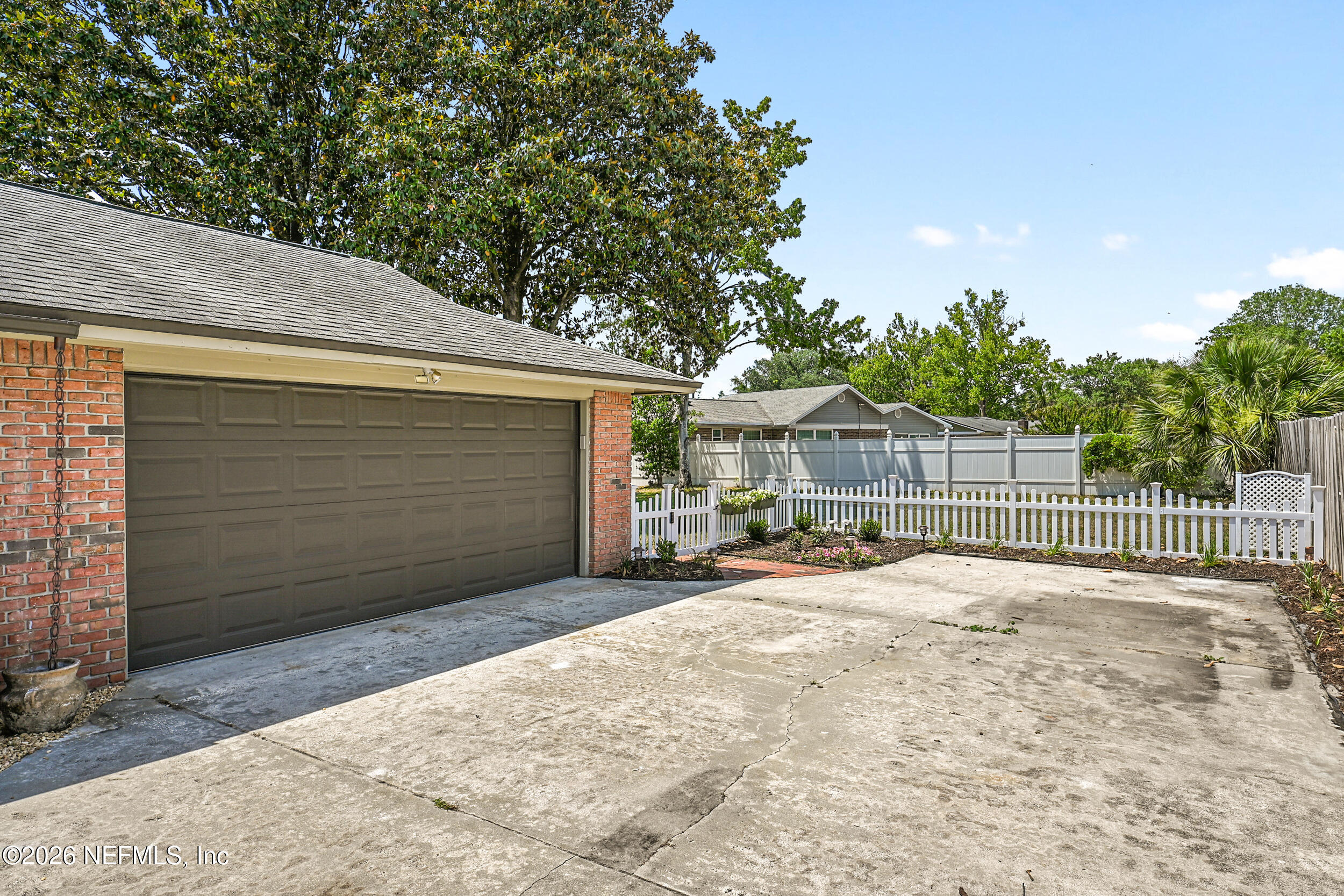 685 TROPICAL Parkway