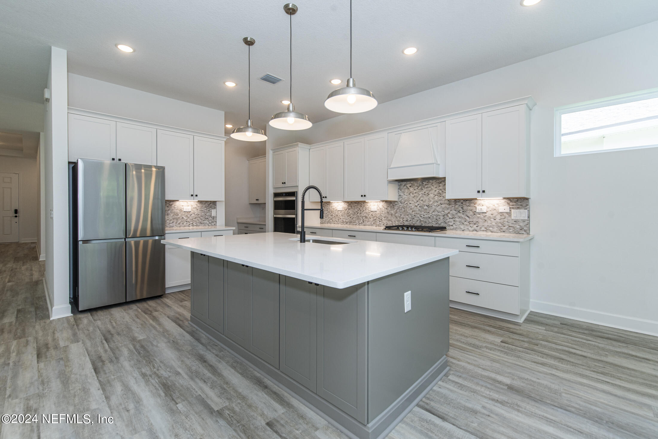 380 AMBERWOOD Drive