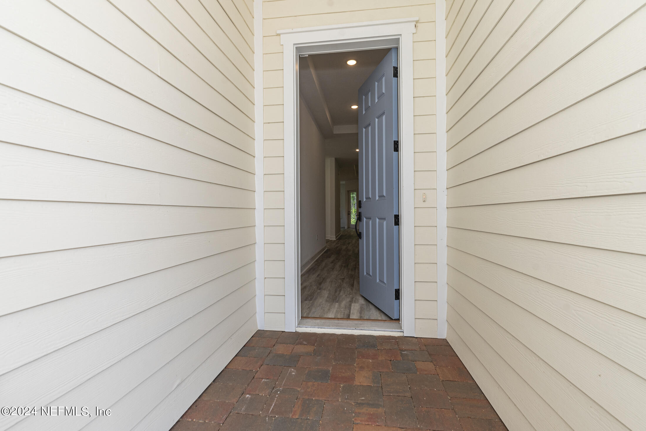 380 AMBERWOOD Drive