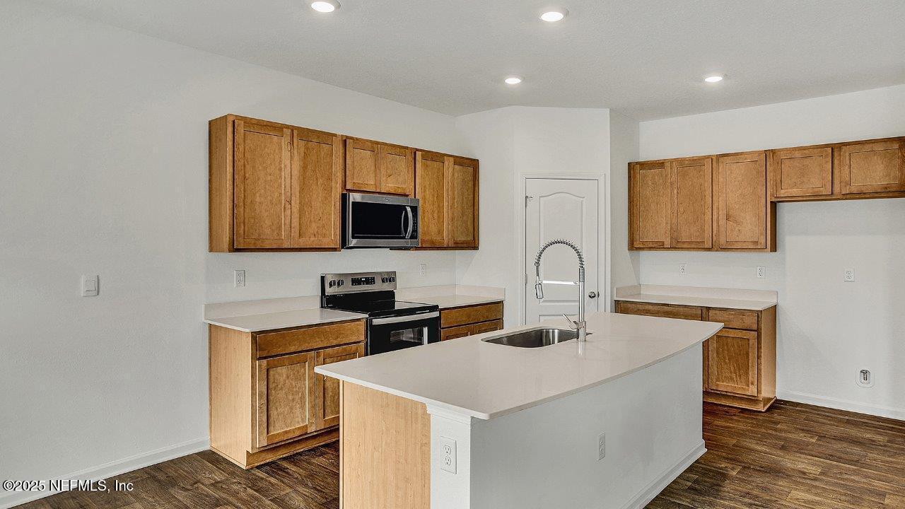 12848 RUBBER FIG Terrace