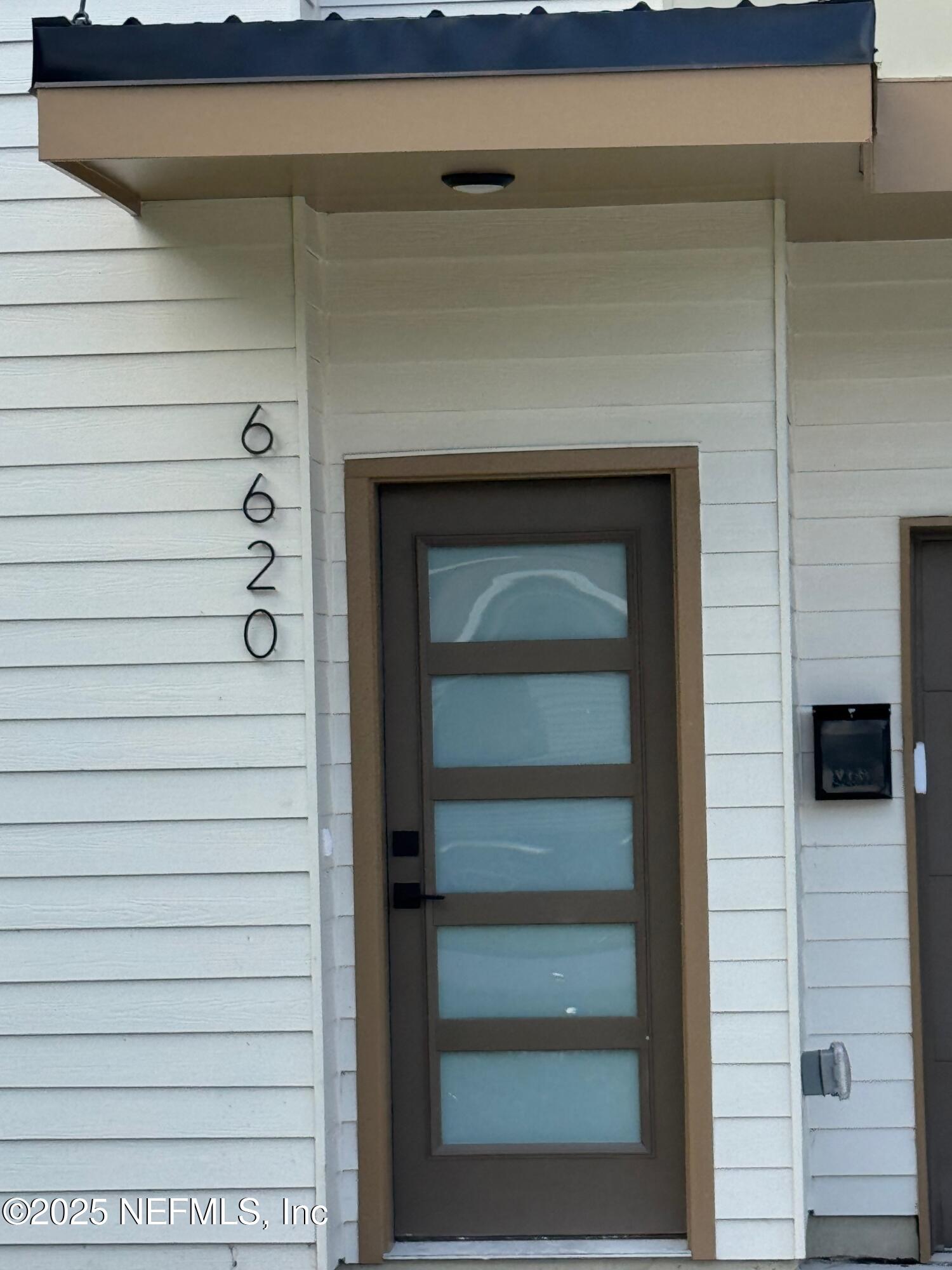 6620 GILLISLEE Drive W